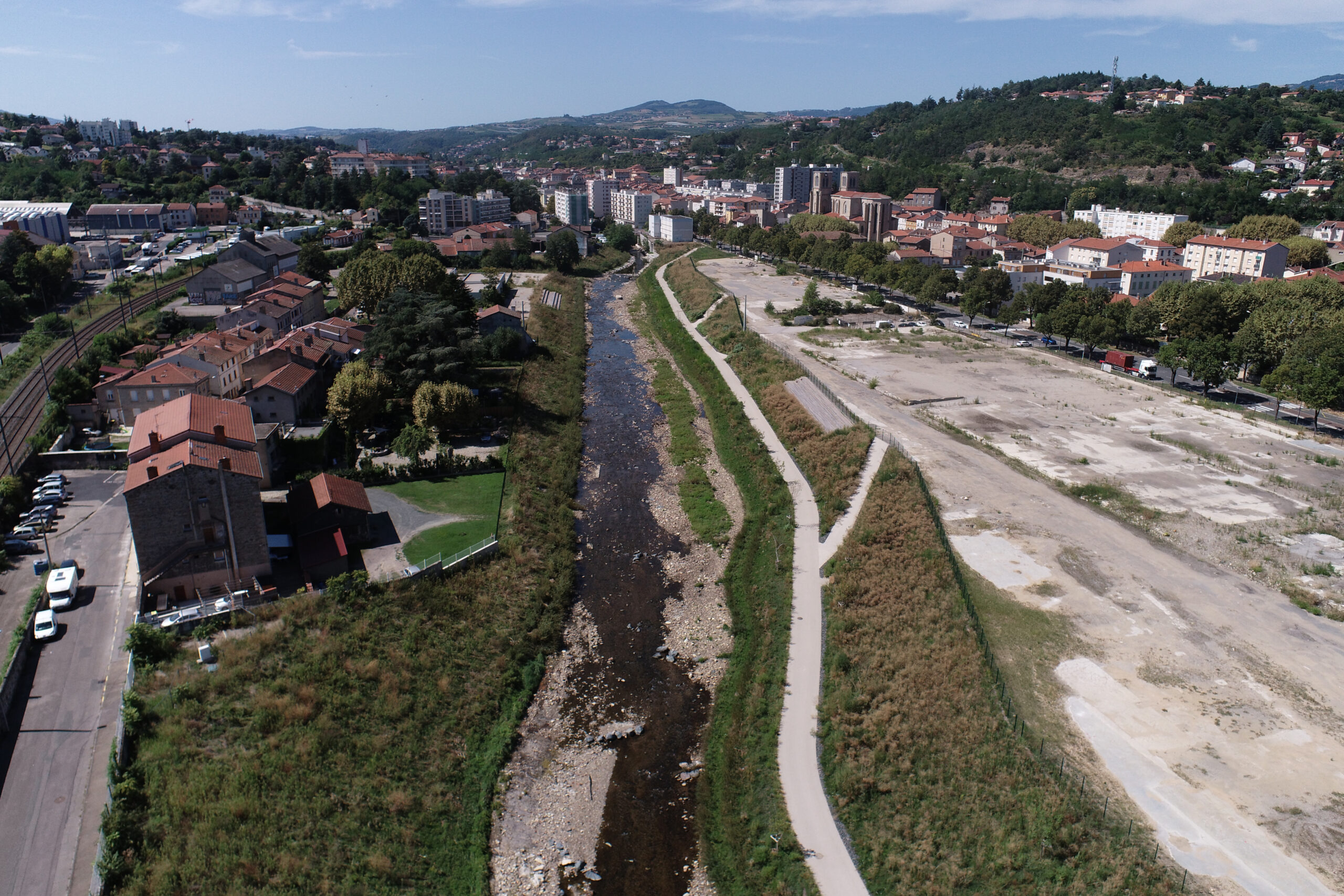 Bords aménagés de la rivière - Gier Duralex